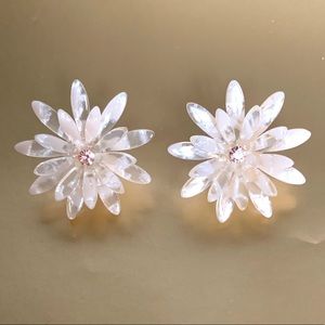 NEW Acrylic Flower with Rhinestone Earrings NEW NWT